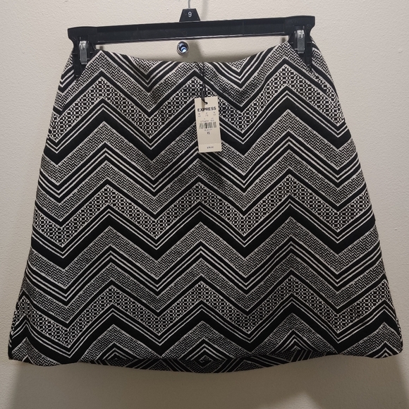 🆕 Express Black & White geometric zig-zag Striped midi skirt with pockets_XS - Picture 7 of 13